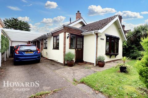 4 bedroom detached bungalow for sale, New Road, Fritton
