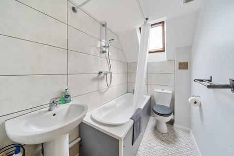 54 The Cornfields, Bishops Cleeve, Cheltenham, GL52 7YQ