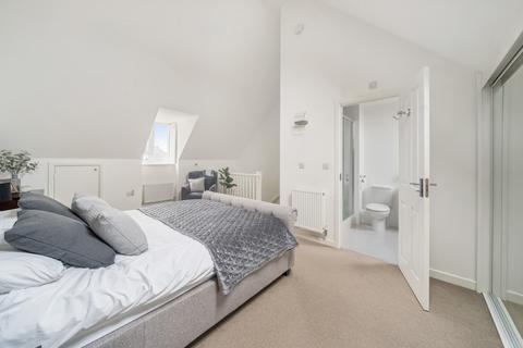 26 Vale Road, Bishops Cleeve, Cheltenham, GL52 8ER
