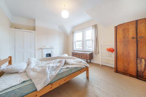 3 bedroom maisonette for sale, Elspeth Road, London SW11