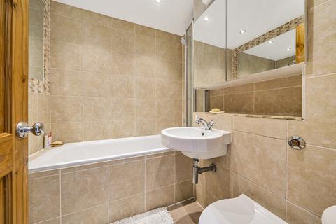 1 bedroom apartment for sale, St. James Terrace, London SW12