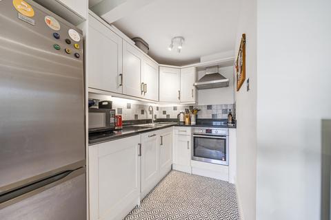 1 bedroom apartment for sale, St. James Terrace, London SW12