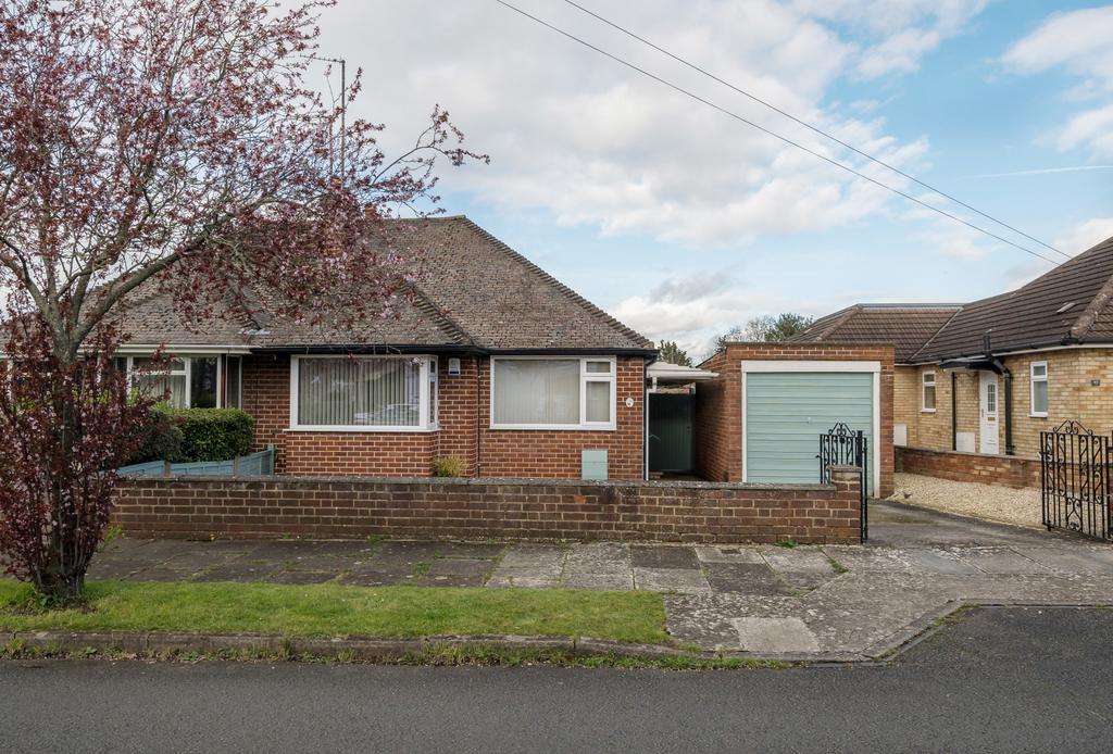 Brooklyn Gardens, Gloucestershire GL51 2 bed bungalow for sale £290,000