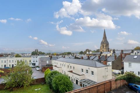 2 bedroom apartment for sale, Cedar Court Road, Gloucestershire GL53