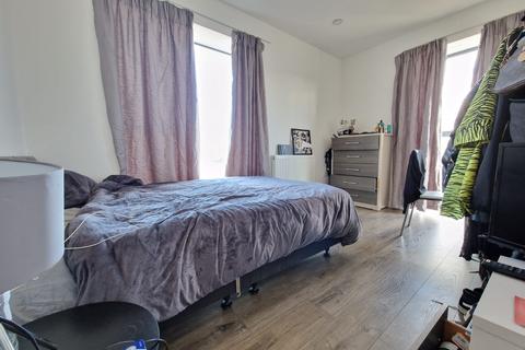 4 bedroom flat to rent, Butchers Road, London E16