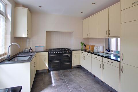 4 bedroom semi-detached house for sale, Nursery Close, Shirley