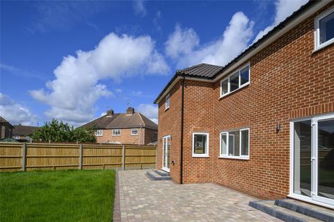 3 bedroom detached house for sale, Horley Row, Surrey RH6