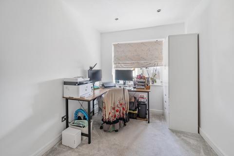 27 Uphill Drive, London, NW9 0BU