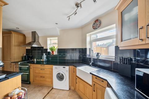 4 bedroom semi-detached house for sale, St. Georges Avenue, London NW9