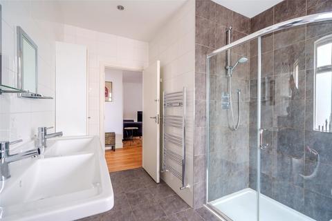 26 Tudor Close, London, NW9 8SU