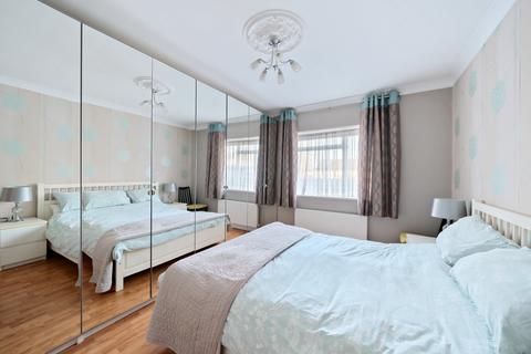 4 bedroom semi-detached house for sale, Salmon Street, London NW9