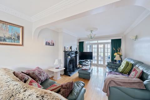 4 bedroom semi-detached house for sale, Salmon Street, London NW9