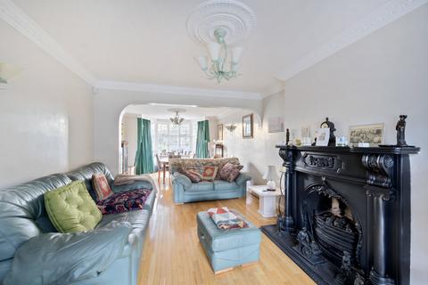 4 bedroom semi-detached house for sale, Salmon Street, London NW9