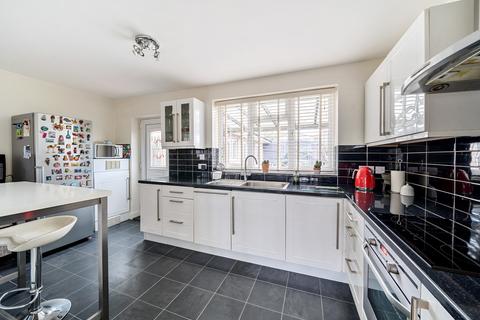 3 bedroom semi-detached house for sale, Kingsbury Road, London NW9