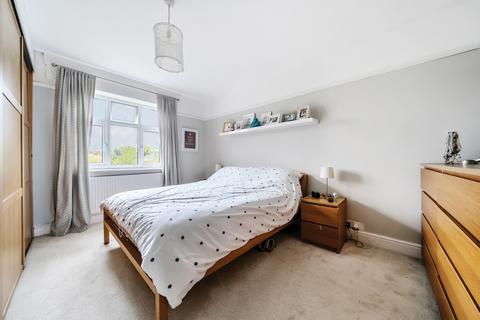 9 Mead Close, Cheltenham, GL53 7DX