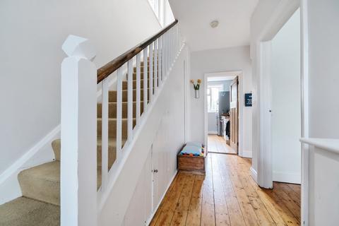 9 Mead Close, Cheltenham, GL53 7DX