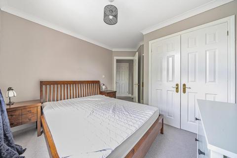 2 bedroom flat for sale, Martell Road, London