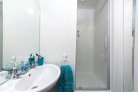 48 Gilpin Close, Mitcham, CR4 3QR