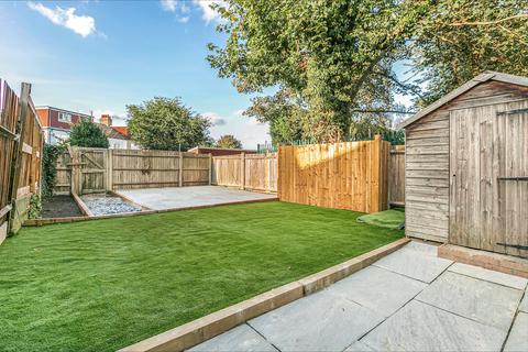3 bedroom apartment for sale, Lammas Avenue, Mitcham CR4