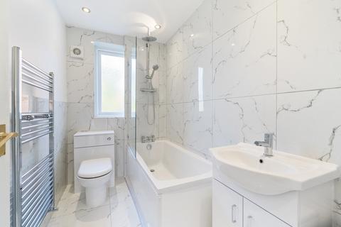 3 bedroom apartment for sale, Lammas Avenue, Mitcham CR4