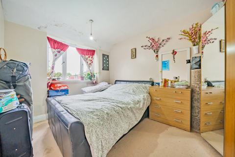 2 bedroom apartment for sale, Central Gardens, Morden SM4