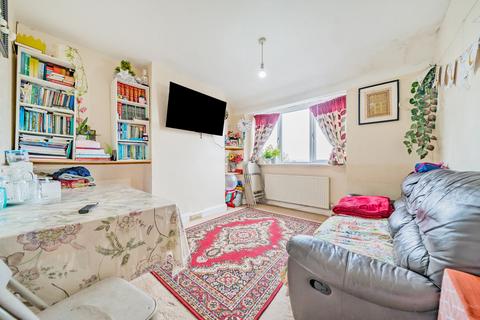 18 Central Gardens, Morden, SM4 5SH