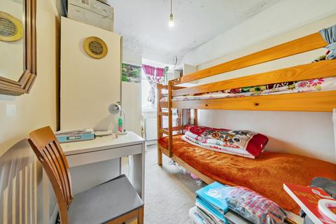 18 Central Gardens, Morden, SM4 5SH
