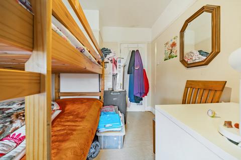 18 Central Gardens, Morden, SM4 5SH