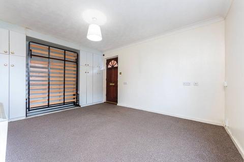 5 Burns Close, London, SW19 1TX