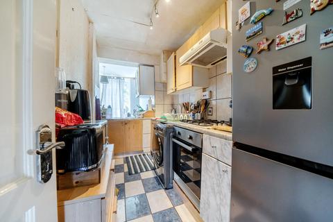 2 bedroom terraced house for sale, Montacute Road, Morden SM4