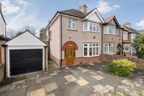 33 Courtenay Road, Worcester Park, KT4 8RY