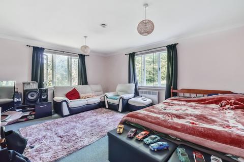 1 bedroom apartment for sale, Fairbairn Close, Purley CR8