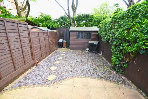 33 Maplin Park, Slough, SL3 8YB