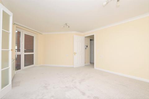 1 bedroom apartment for sale, Prices Lane, Surrey RH2