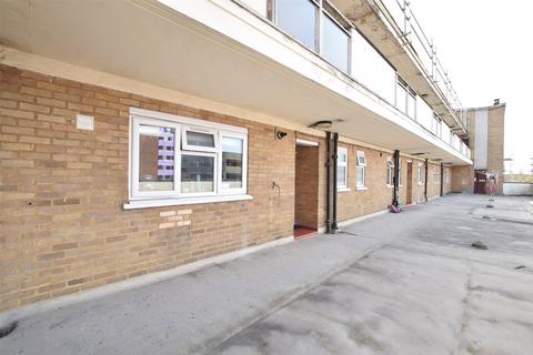 2 bedroom apartment for sale, Angel Way, Romford RM1