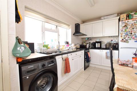 2 bedroom apartment for sale, Angel Way, Romford RM1