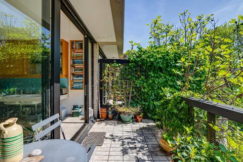 30 Winscombe Street, London, N19 5DG