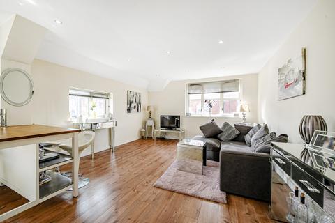 2 bedroom apartment for sale, Angel Way, Romford RM1