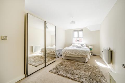 2 bedroom apartment for sale, Angel Way, Romford RM1