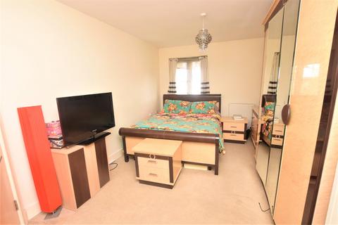 2 bedroom apartment for sale, Romside Place, Essex RM7