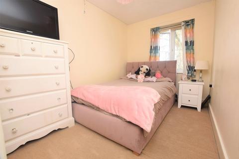 21 Romside Place, Romford, RM7 7EE