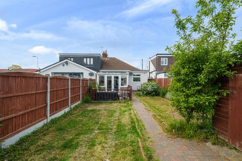 2 bedroom bungalow for sale, Hornchurch, Essex RM12