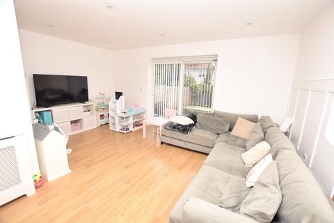 3a Recreation Avenue, Harold Wood, Romford, RM3 0TU