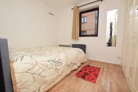 1 bedroom apartment for sale, Romford, Romford RM1