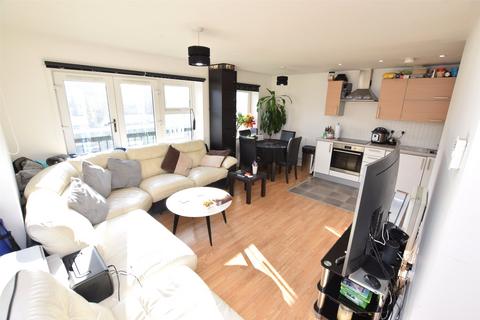 2 bedroom apartment for sale, Riverside Close, Romford RM1