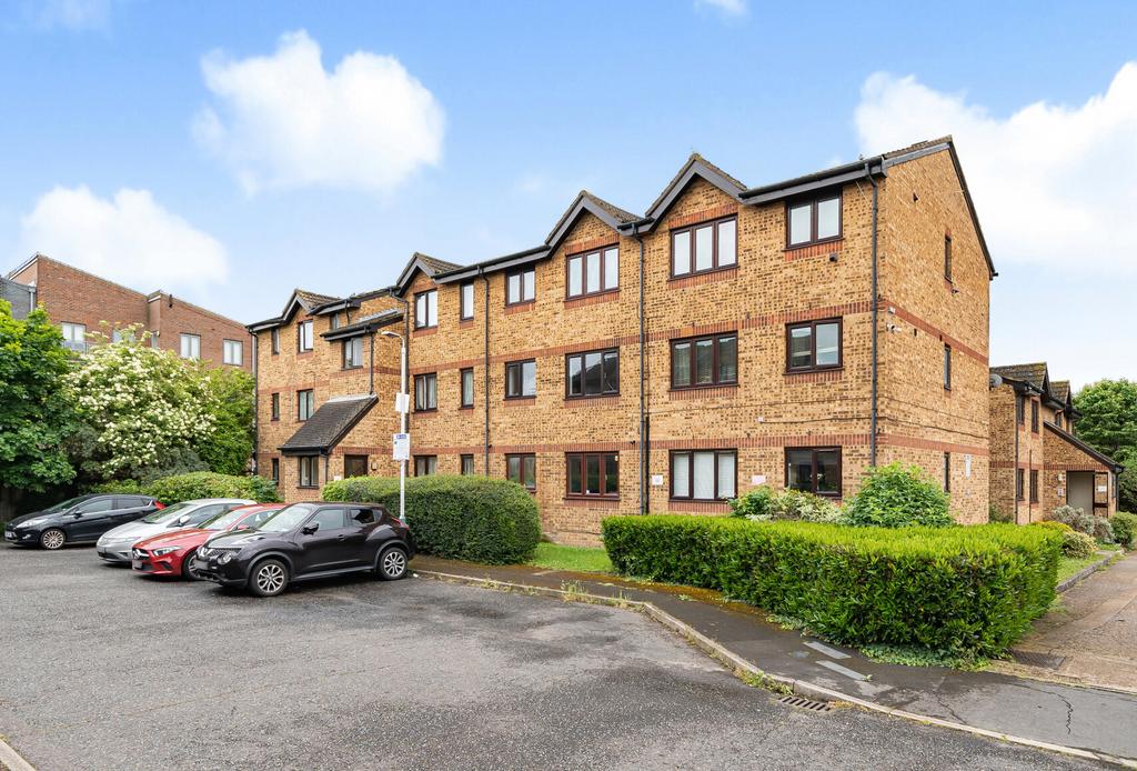 ROMFORD, ROMFORD RM7 1 bed apartment for sale £200,000