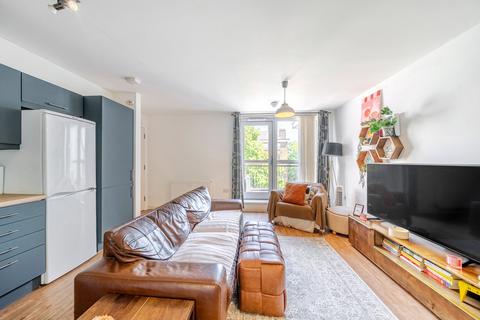 2 bedroom apartment for sale, Merton Road, London SW18