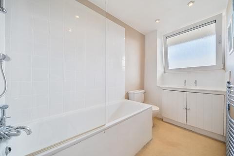 Flat 21, Duncombe House Windlesham Grove, London, SW19 6AJ