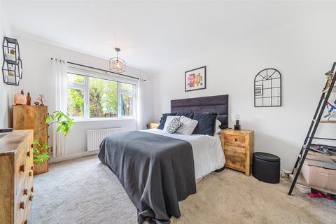 2 bedroom maisonette for sale, Woodleigh Gardens, London SW16