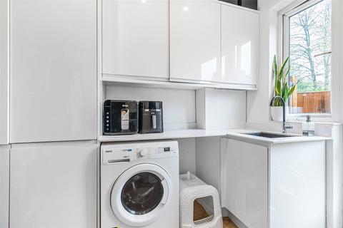 2 bedroom maisonette for sale, Woodleigh Gardens, London SW16